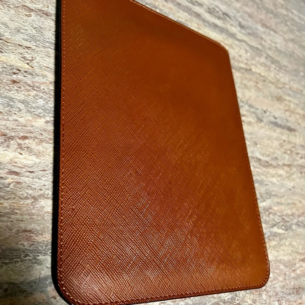 Michael Kors brown table sleeve